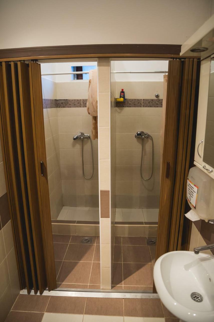 Reveller'S Hostel Dordegol Zewnętrze zdjęcie